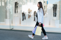 Przeobrażanie przestrzeni biznesowych: Jak profesjonalne wyklejanie witryn może odmienić wizerunek Twojej firmy