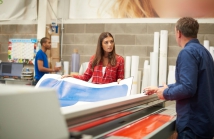 Nowoczesne technologie w poligrafii reklamowej - jak skutecznie promować swoją markę?