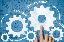Outsourcing IT: Zalety i wady korzystania z usług zewnętrznych firm informatycznych