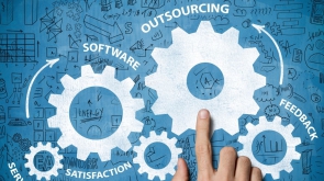 Outsourcing IT: Zalety i wady korzystania z usług zewnętrznych firm informatycznych