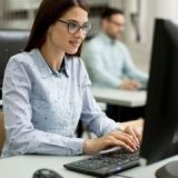 Optymalizacja działalności firmy dzięki usługom informatycznym w Warszawie