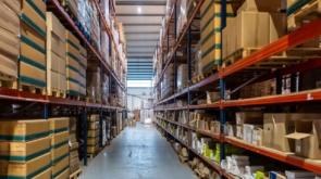 Logistyka magazynowa: jakie usługi realnie odciążają firmę?