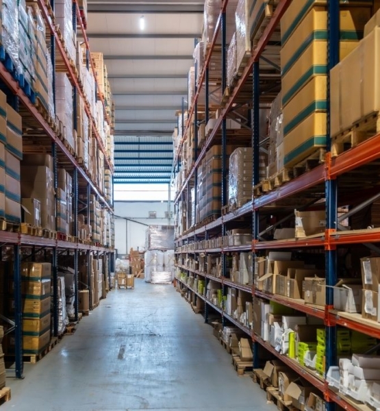 Logistyka magazynowa: jakie usługi realnie odciążają firmę?